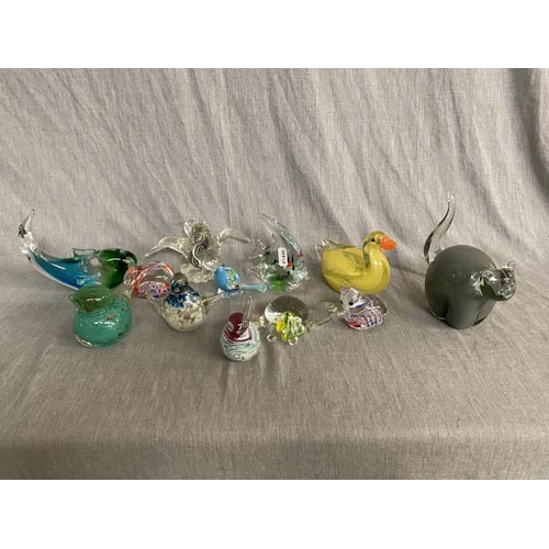 322 - 12 animal glass paperweights