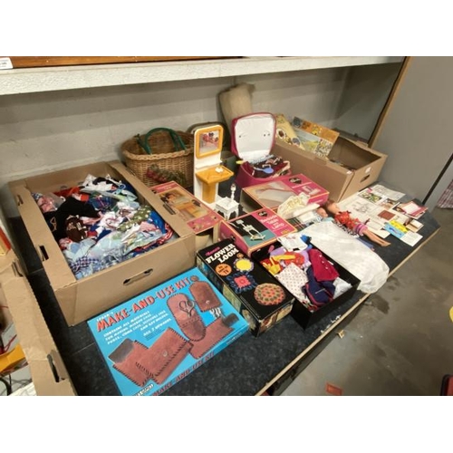 342 - Collection of playworn Sindy including 2 dolls, boxed washbasin unit, boxed bed and bedclothes, boxe... 