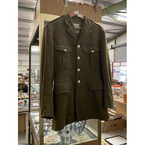 374 - Irish Guards jacket (size 32)