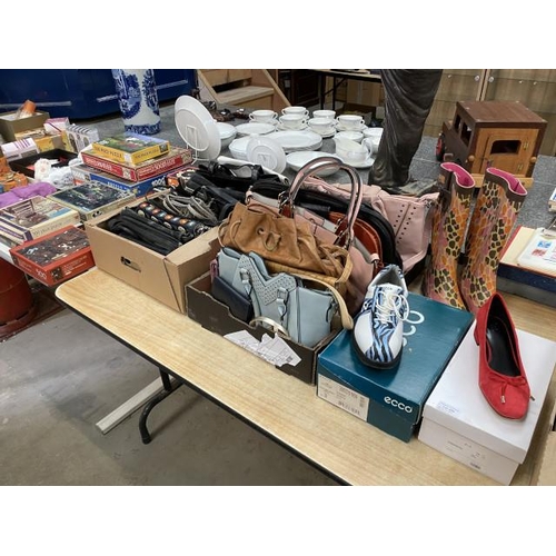 432 - Quantity of handbags, jigsaw puzzles (unchecked), pair of Ecco ladies shoes and a pair of Find ladie... 