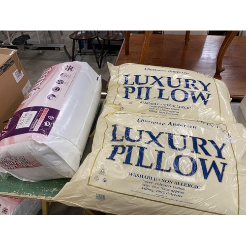 453 - Sarah Ashfield 13.5 tog double duvet and 2 pairs of Charlotte Anderson luxury pillows (NEW)