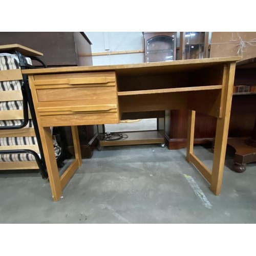 55 - Oak knee hole desk 75H 102W 51D