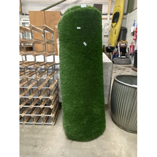 86 - Roll of artificial grass 100 x 640cm