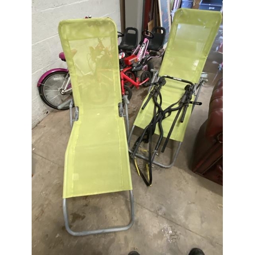 88 - 2 folding garden chairs and a Halfords rear high mount 3 car bike rack