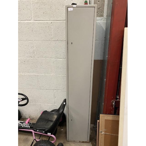 91 - Metal gun cabinet with 4 keys (only one lock works) 152H 28W 25D