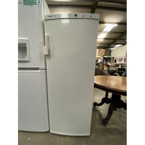 98 - Bosch Classixx freezer 155H 59W 59D