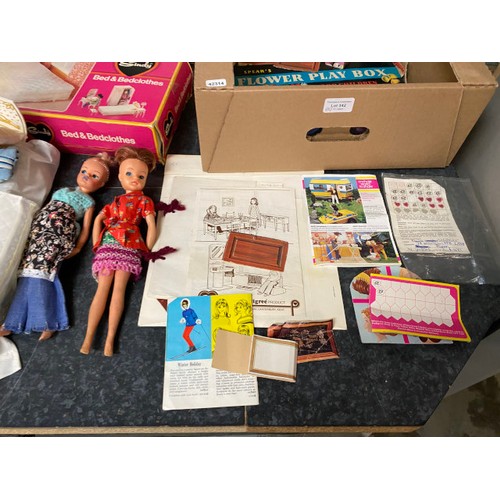 342 - Collection of playworn Sindy including 2 dolls, boxed washbasin unit, boxed bed and bedclothes, boxe... 