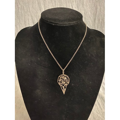 324 - 925 silver pendant & chain