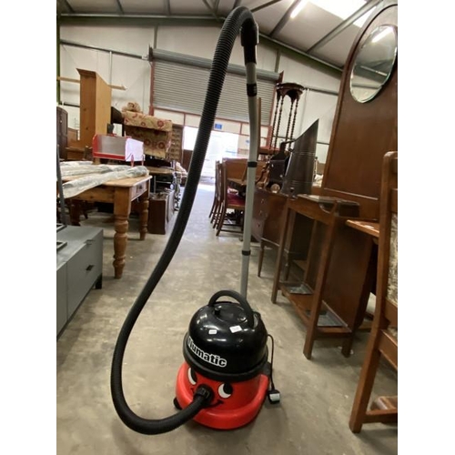 146 - Henry Numatic vacuum