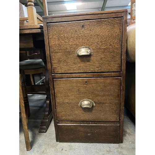 192 - Vintage oak 2 drawer filing cabinet (no key) 79H 44W 73D