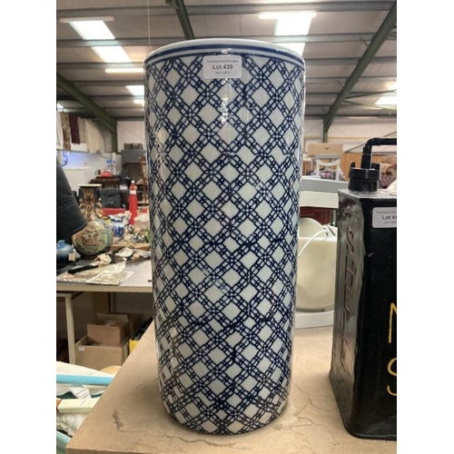 439 - Blue & white ceramic umbrella stand 44H