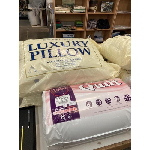 485 - Sarah Ashfield 13.5 tog double duvet and 2 pairs of Charlotte Anderson luxury pillows (NEW)