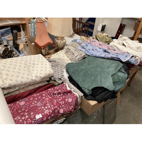 487 - Large quantity of fabrics including 100% cotton, Petra Prins & Nel Kooiman for Dutch Heritage, silks... 