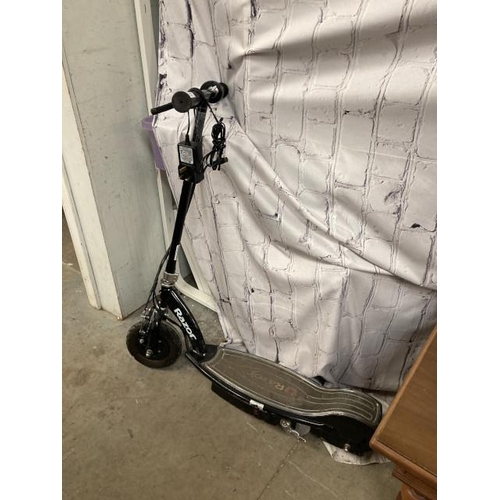 509 - Razor E100 scooter with charger