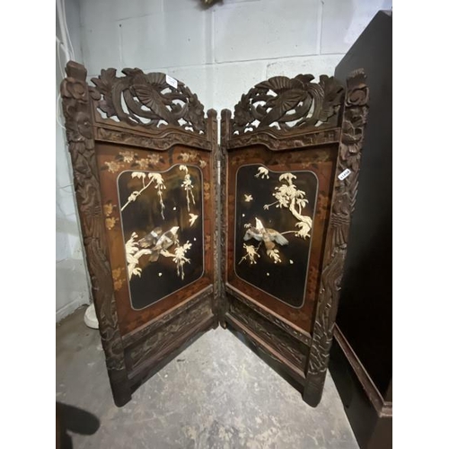 64 - 1920’s Chinese carved and lacquered hardwood two fold screen with birds and foliage decoration 100H ... 