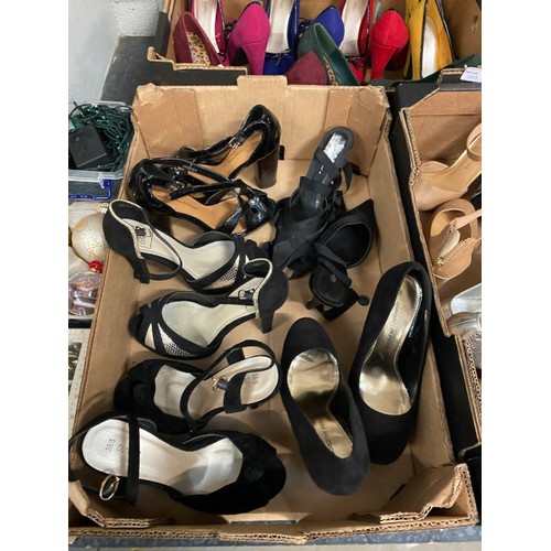 383 - 5 boxes of new ladies shoes including Marks & Spencer Autograph, Marks & Spencer Limited Collection,... 