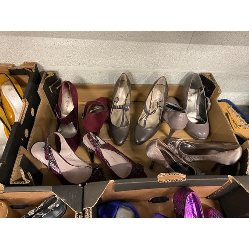 383 - 5 boxes of new ladies shoes including Marks & Spencer Autograph, Marks & Spencer Limited Collection,... 