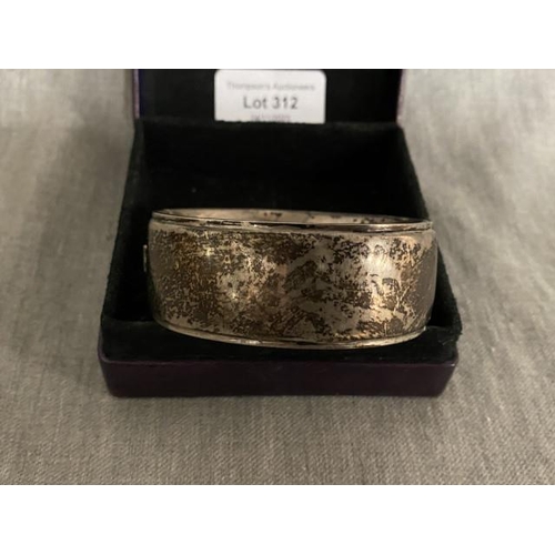 262 - Herbert Bushell & Son Ltd, Birmingham silver bangle 46g