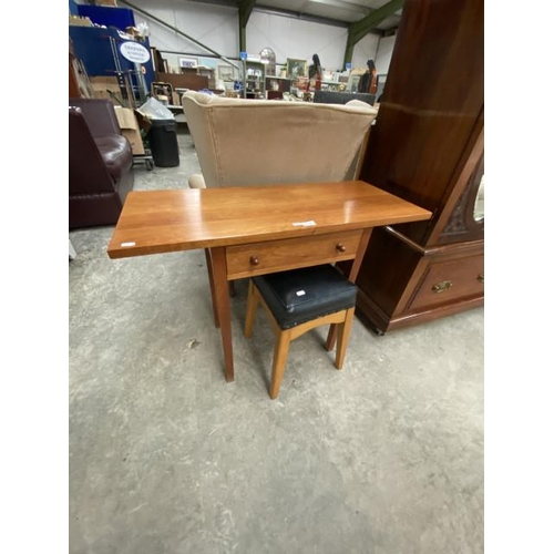 126 - Contemporary oak dressing table 69H 92W 38D with a matching stool