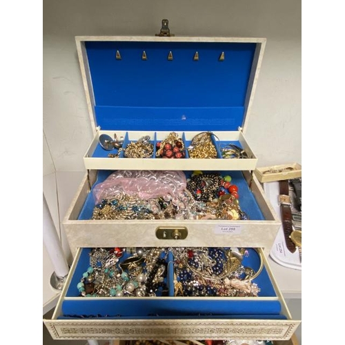 255 - Jewellery box of vintage costume jewellery