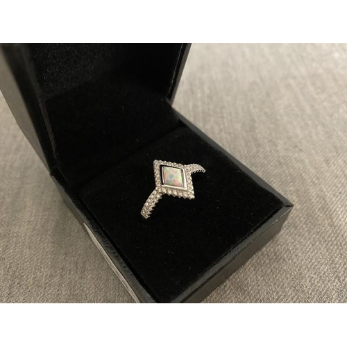 288 - Silver & opal set ring (size S)