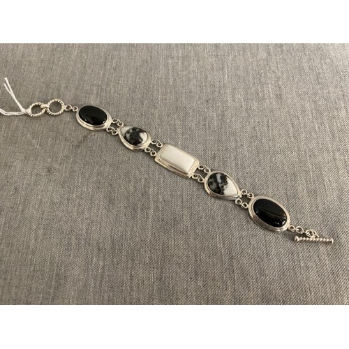 290 - Hardstone agate & silver bracelet