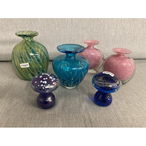 325 - 6 pieces of Mdina art glass inc. two mushrooms