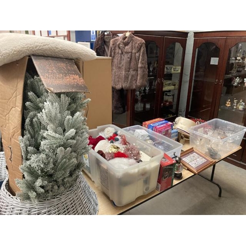 377 - Collection of Christmas decorations, Frosted 6ft boxed Sunndal fir Christmas tree with wicker base, ... 