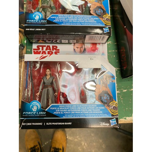 184 - 22 boxed and sealed Hasbro Star Wars figures including CW38 Clone Commander JET, CW53 PLO KOON, CW19... 