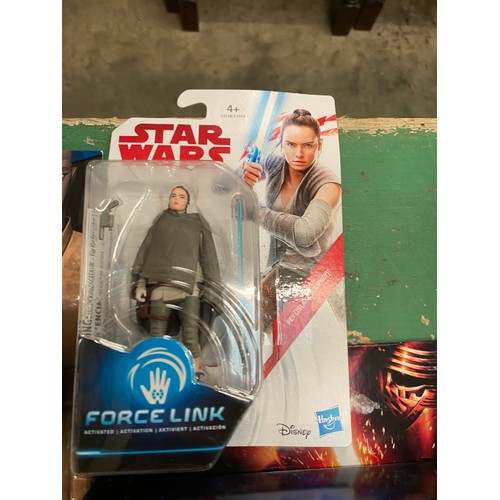 184 - 22 boxed and sealed Hasbro Star Wars figures including CW38 Clone Commander JET, CW53 PLO KOON, CW19... 