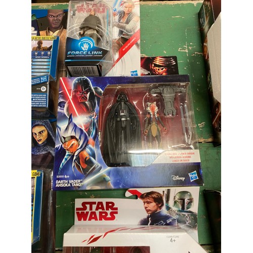 184 - 22 boxed and sealed Hasbro Star Wars figures including CW38 Clone Commander JET, CW53 PLO KOON, CW19... 