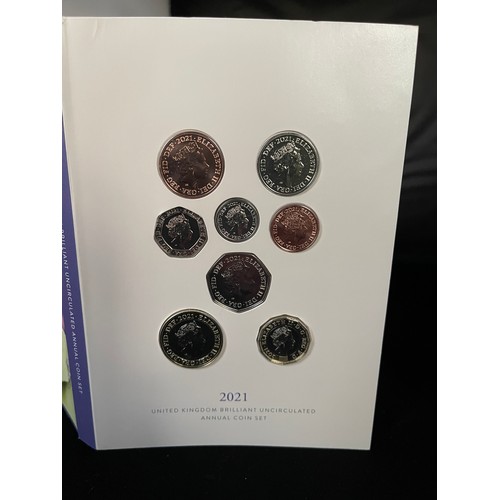 71 - “The Royal Mint” 2021 United Kingdom Brilliant Uncirculated Annual Coin Set with sleeve (please see ... 