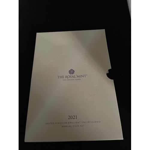 71 - “The Royal Mint” 2021 United Kingdom Brilliant Uncirculated Annual Coin Set with sleeve (please see ... 