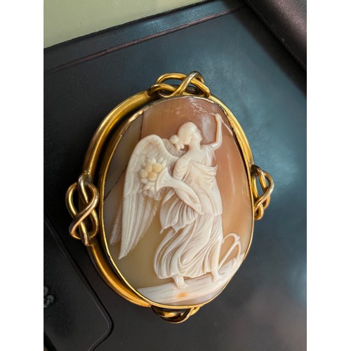 301 - Victorian cameo brooch 6x7cm