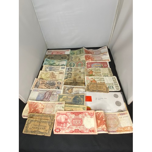 87 - Assorted banknotes to include 