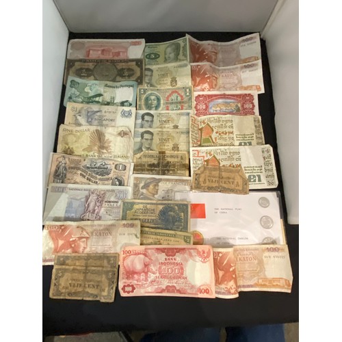 87 - Assorted banknotes to include 