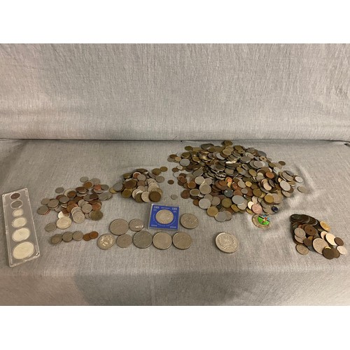 92 - Assorted coins including USA, Spain & UK etc