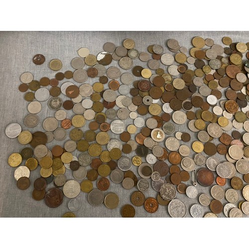 92 - Assorted coins including USA, Spain & UK etc