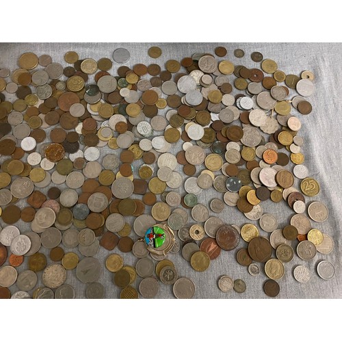 92 - Assorted coins including USA, Spain & UK etc