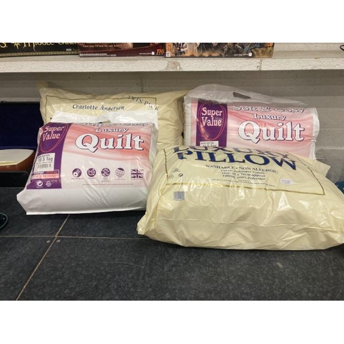 261 - Sarah Ashfield 13.5 tog double duvet & single duvet & 2 pairs of Charlotte Anderson luxury pillows (... 