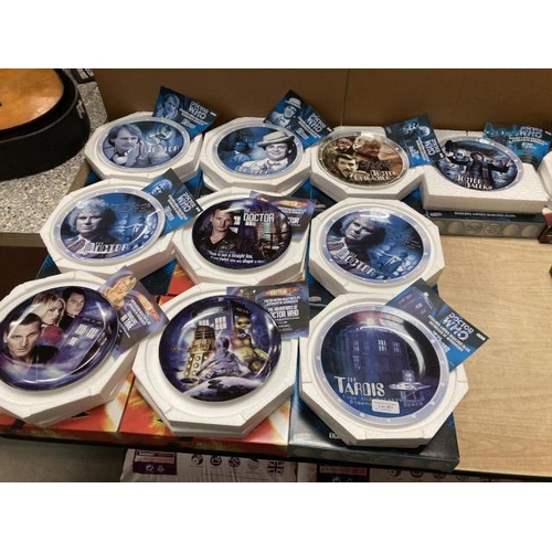 283 - 10 boxed Doctor Who exclusive edition collectors plates with certificates of authenticity: The Docto... 