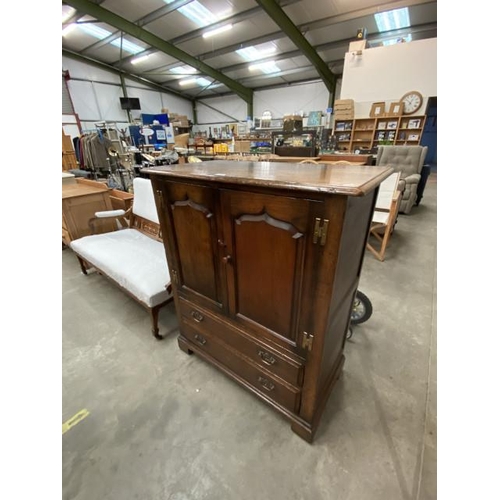 70 - Titchmarsh & Goodwin style oak cabinet 113H 95W 51D