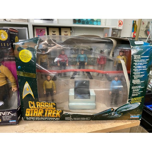 306 - Classic Star Trek collectors figure set by Playmates from the original Star Trek tv show.
Star Trek ... 