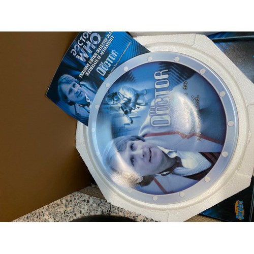 283 - 10 boxed Doctor Who exclusive edition collectors plates with certificates of authenticity: The Docto... 