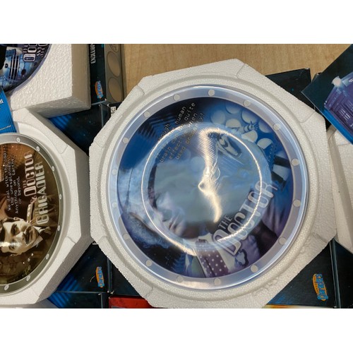 283 - 10 boxed Doctor Who exclusive edition collectors plates with certificates of authenticity: The Docto... 