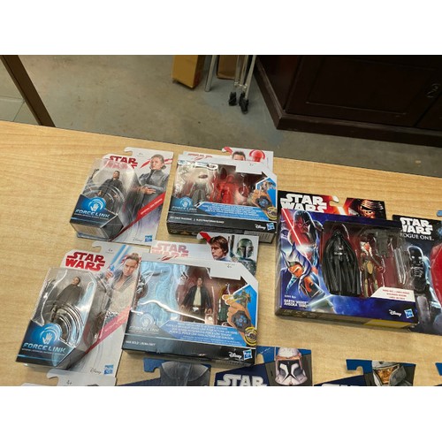 281 - 22 boxed and sealed Hasbro Star Wars figures including CW38 Clone Commander JET, CW53 PLO KOON, CW19... 