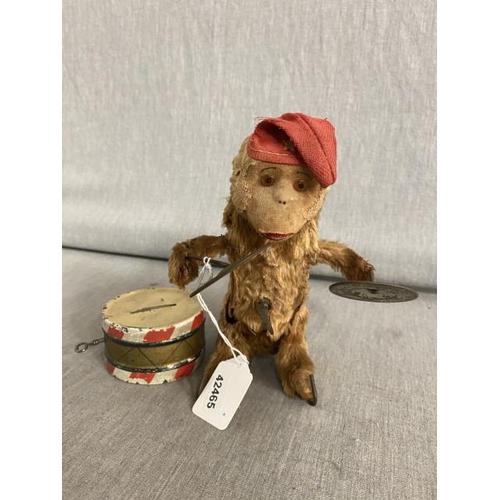 236 - Vintage mechanical cymbal-clapping monkey toy with key (Like the toy from James Dean 'Jim Stark' Reb... 