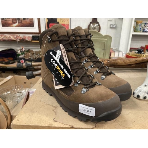 363 - Iturri durable desert combat boots size 10 NEW with tags