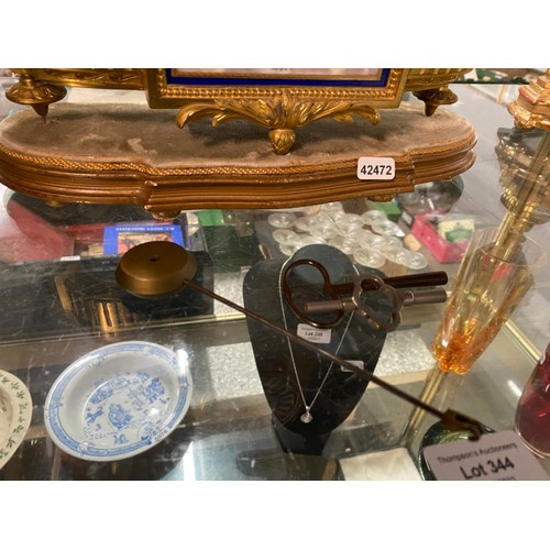 344 - French ormolu & porcelain mantle clock on stand with pendulum & key stamped 7639 & a pair of ormolu ... 