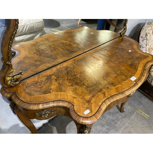 61 - Antique French walnut ladies boudoir dressing table 130H 114W 43D